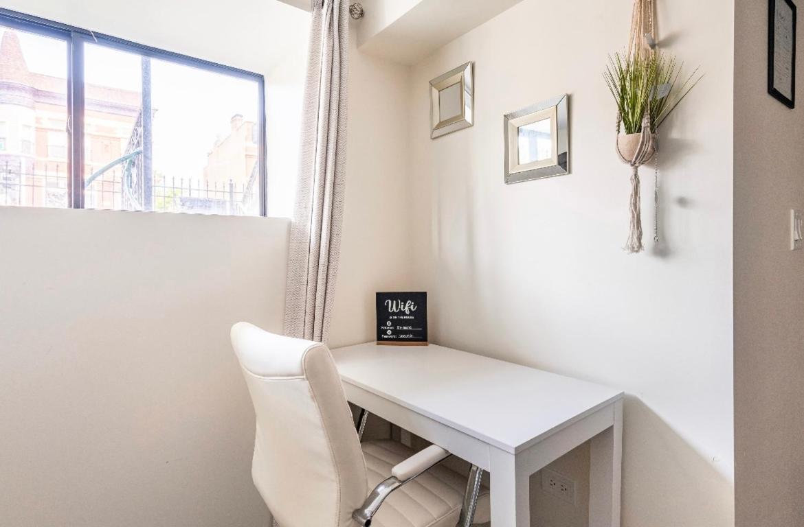 Cozy 2 Brm Apartment Mins Away From United Center Chicago Exterior foto
