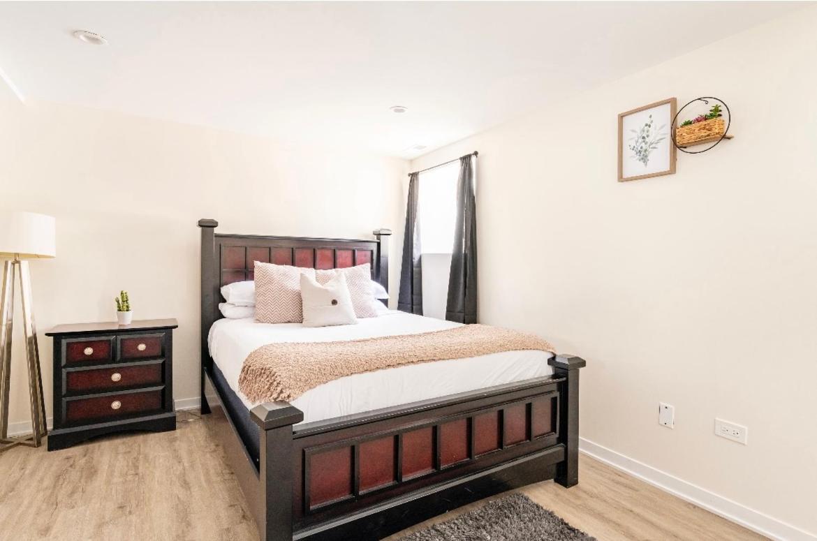 Cozy 2 Brm Apartment Mins Away From United Center Chicago Exterior foto