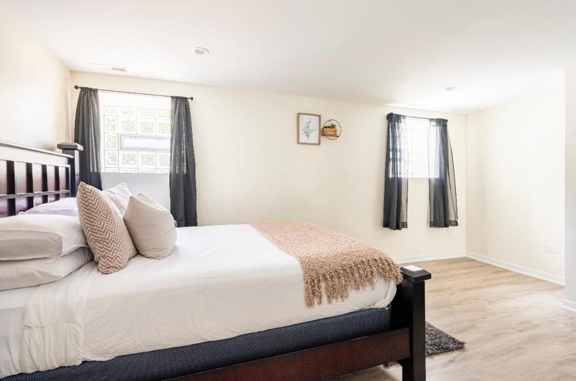 Cozy 2 Brm Apartment Mins Away From United Center Chicago Exterior foto
