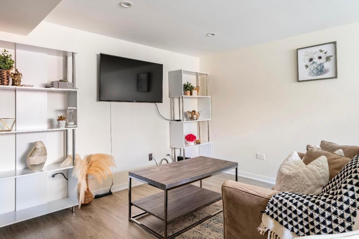 Cozy 2 Brm Apartment Mins Away From United Center Chicago Exterior foto