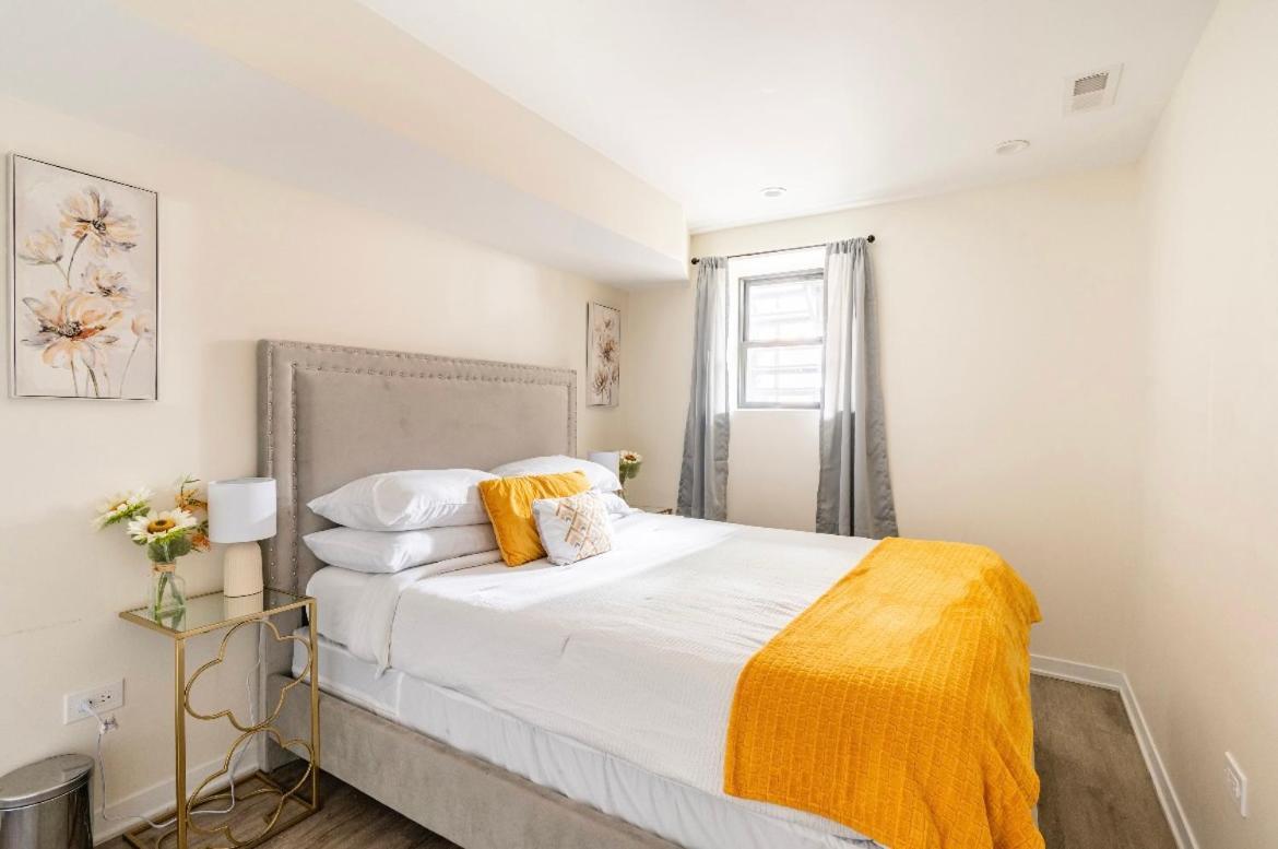 Cozy 2 Brm Apartment Mins Away From United Center Chicago Exterior foto