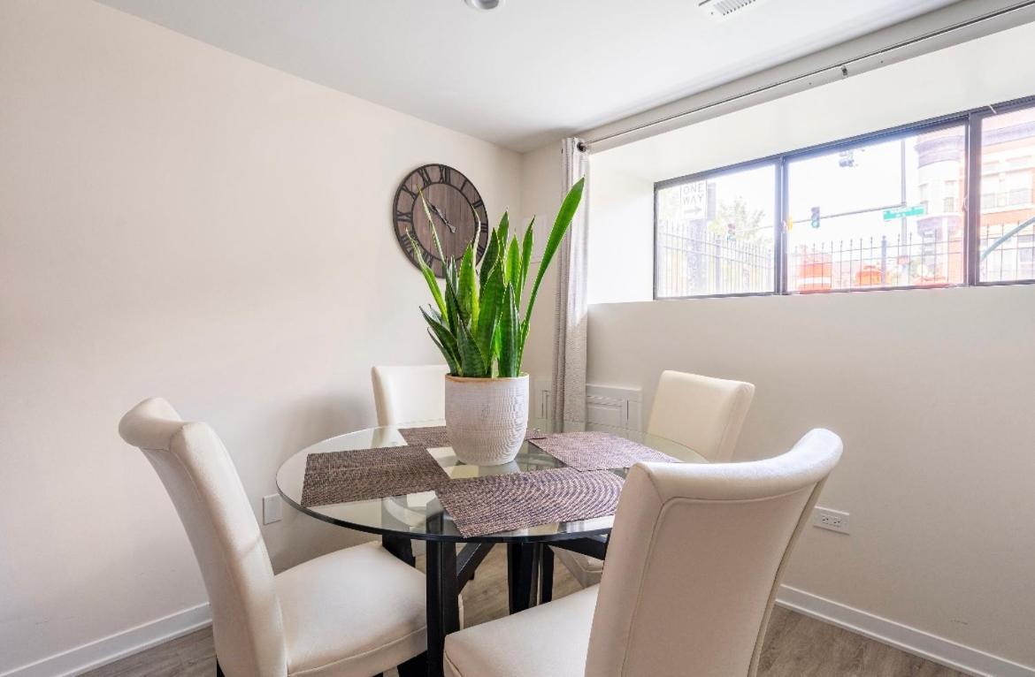 Cozy 2 Brm Apartment Mins Away From United Center Chicago Exterior foto